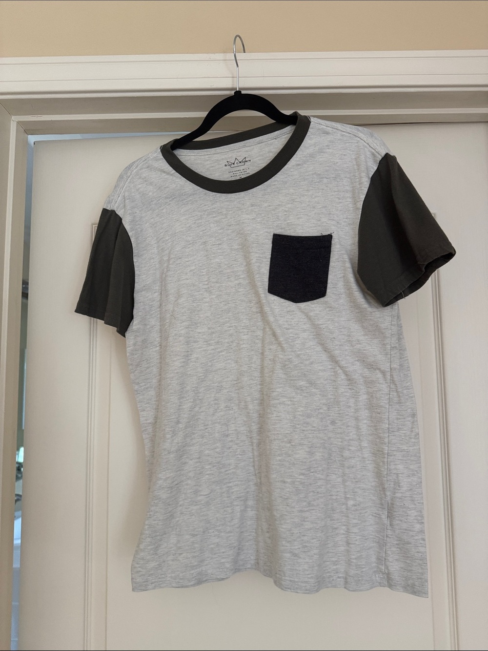 Men's Short-Sleeve Heather Gray Tee with Dark Charcoal Accents